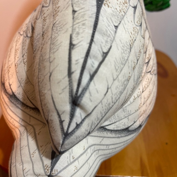 VTG 80s Soft Elegant Swan Holiday Decor with Green Wreath weighted bottom - Picture 9 of 14